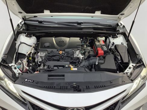 Used 2018 Toyota Camry XSE image 9