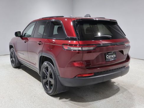 Used 2024 Jeep Grand Cherokee Altitude AWD/4WD image 5
