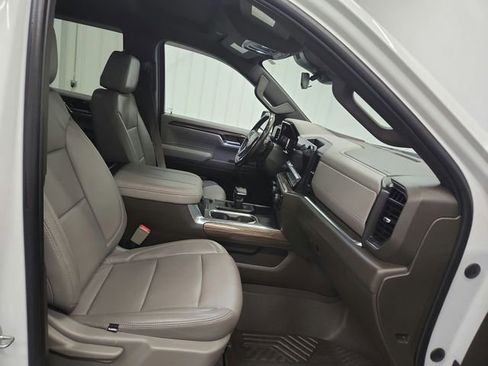 Used 2023 Chevrolet Silverado 1500 LT w/ Z71 Off-Road Package image 39