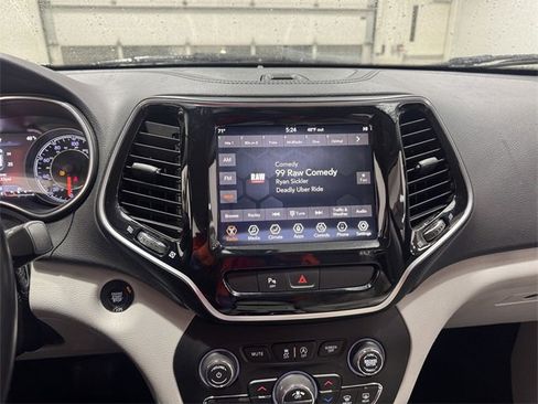 Used 2019 Jeep Cherokee Limited image 15