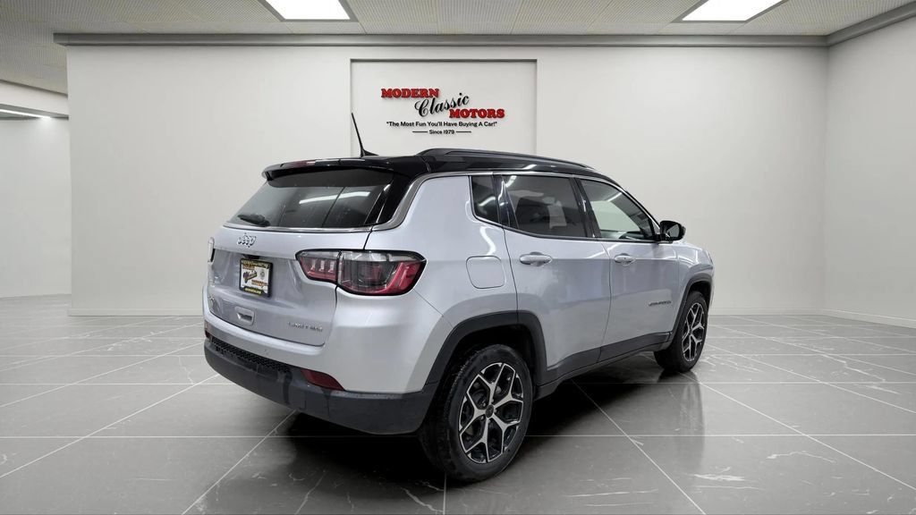 Used 2025 Jeep Compass Limited AWD/4WD image 5
