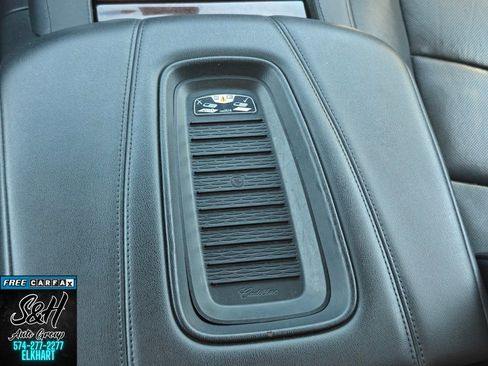 Used 2019 Cadillac Escalade Luxury AWD/4WD image 12