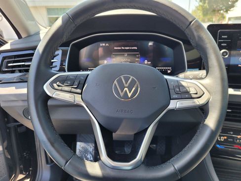 Used 2025 Volkswagen Jetta SE w/ Sunroof Package FWD image 34