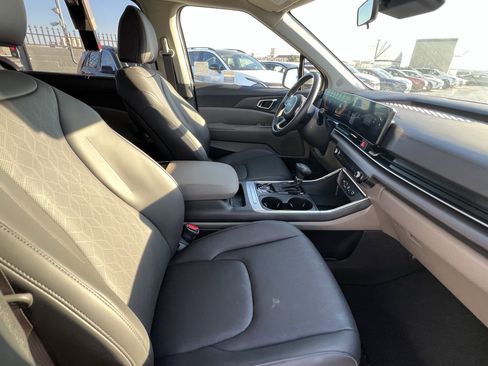 Certified 2025 Kia Carnival EX image 13