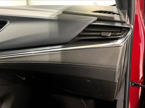 Used 2023 Buick Enclave Premium image 19