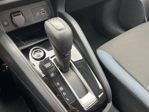 Used 2025 Nissan Versa SV FWD image 40