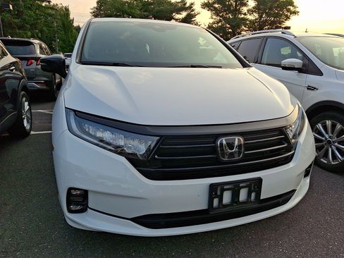 Used 2024 Honda Odyssey Sport image 4