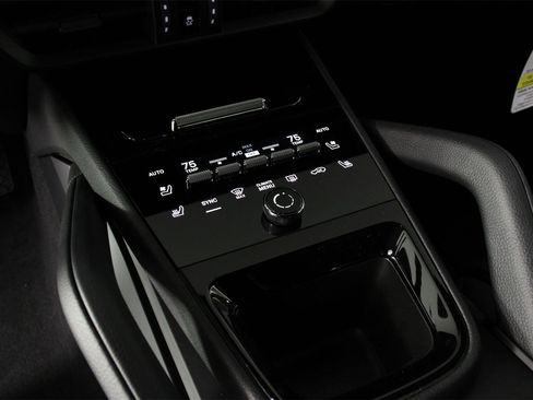 New 2026 Porsche Cayenne image 14