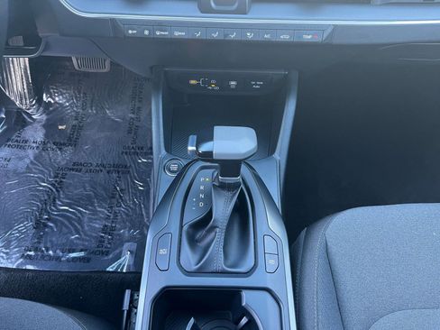 Used 2025 Kia K4 LXS image 40