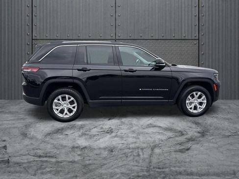 Used 2023 Jeep Grand Cherokee Limited AWD/4WD image 8