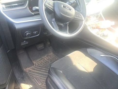Used 2024 Jeep Grand Cherokee L Laredo AWD/4WD image 8