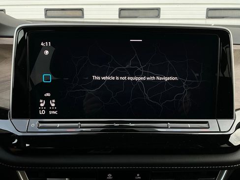 Used 2025 Volkswagen Atlas SE image 32