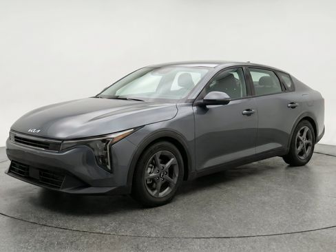 Used 2025 Kia K4 FWD image 3