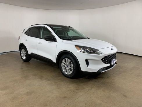 Used 2022 Ford Escape SE w/ Convenience Package FWD image 5