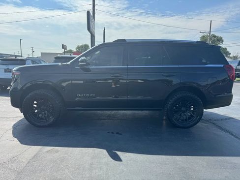 Used 2025 Ford Expedition Platinum AWD/4WD image 2