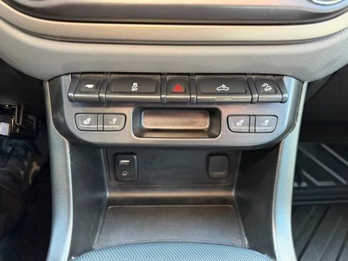 Used 2018 Chevrolet Colorado Z71 AWD/4WD image 18