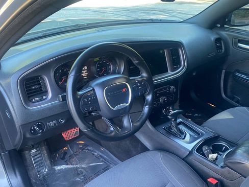 Used 2017 Dodge Charger SXT w/ Blacktop Package RWD image 13
