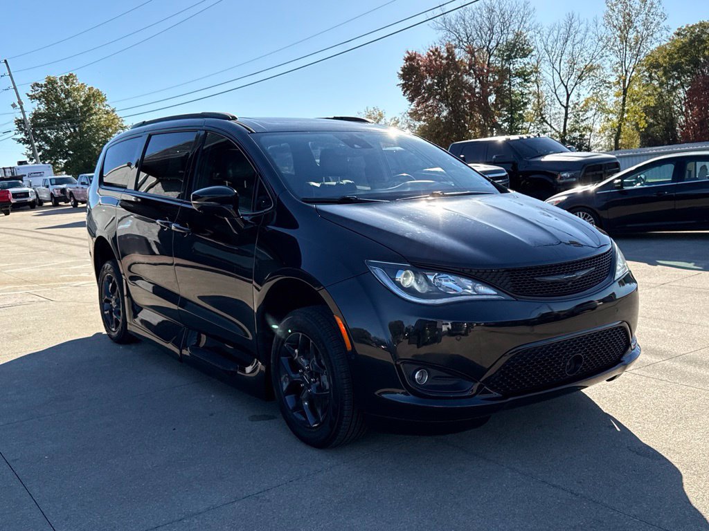 Used 2020 Chrysler Pacifica Limited w/ Advanced Safetytec Group FWD image 24