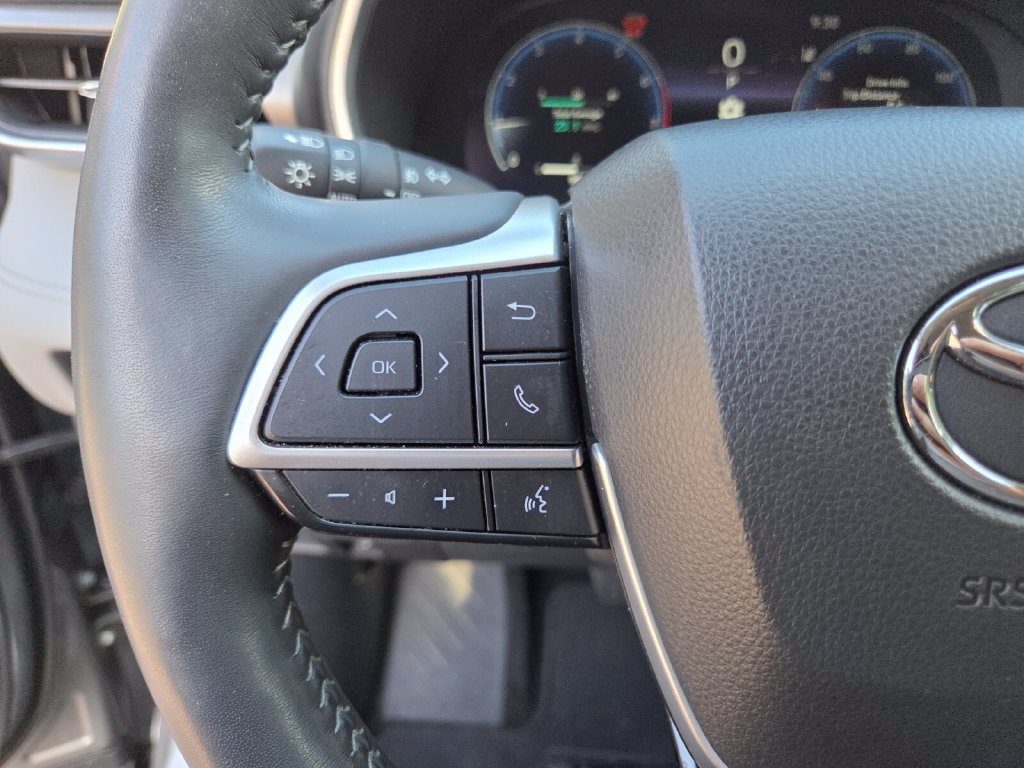 Used 2025 Toyota Highlander Limited AWD/4WD image 32