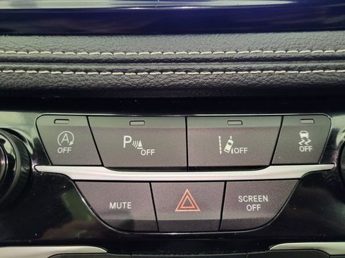 Used 2024 Chrysler Pacifica Touring-L w/ S Appearance Package image 10