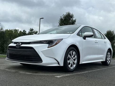 Used 2025 Toyota Corolla LE FWD image 26