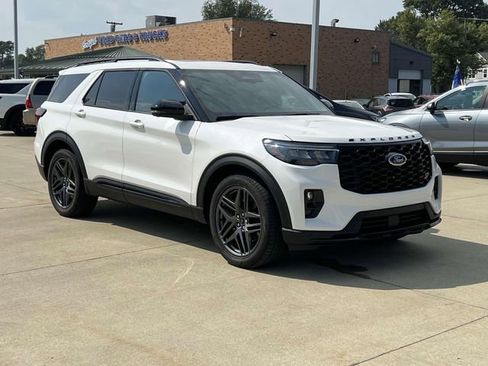 Used 2025 Ford Explorer ST w/ Sun And Sound Package image 7