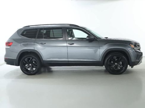 Certified 2023 Volkswagen Atlas SE image 11