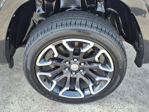 Used 2025 RAM 1500 Limited w/ Body Color Bumper Group AWD/4WD image 10