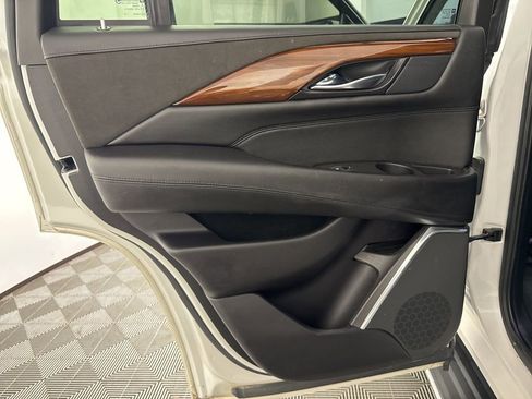 Used 2020 Cadillac Escalade Luxury w/ LPO, Radiant Package image 18