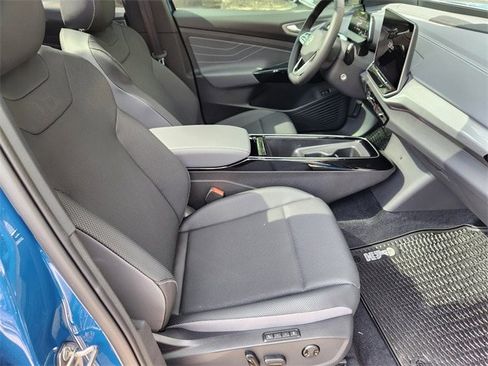 New 2025 Volkswagen Tiguan SE R-Line image 13