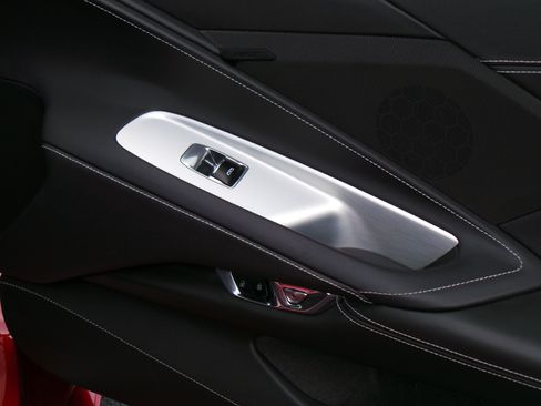 Used 2021 Chevrolet Corvette Stingray Coupe w/ 1LT RWD image 31