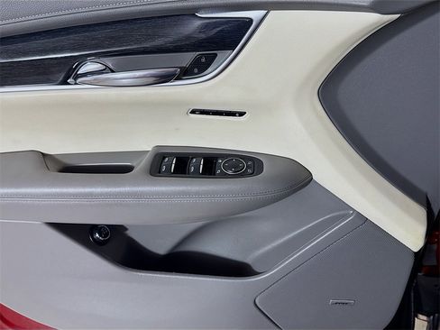 Used 2022 Cadillac XT6 Premium Luxury image 15