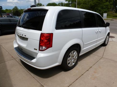 Used 2016 Dodge Grand Caravan SE w/ Quick Order Package 29E SE image 2