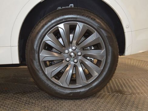 Used 2025 Land Rover Discovery Sport S image 13