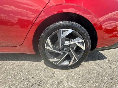 Used 2025 Hyundai Elantra Sport FWD image 11