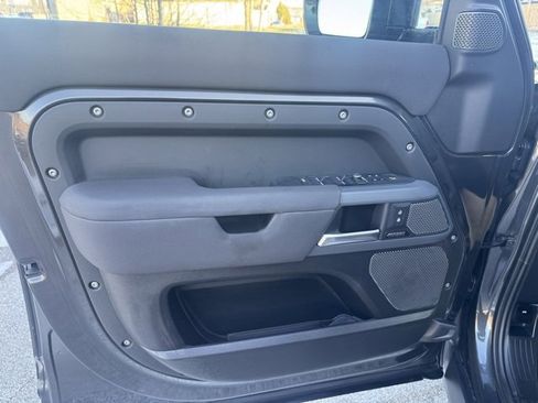 Used 2023 Land Rover Defender 110 X-Dynamic SE image 29