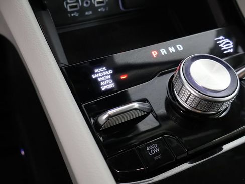 Used 2023 Jeep Grand Cherokee L Overland w/ Advanced Protech Group III AWD/4WD image 65