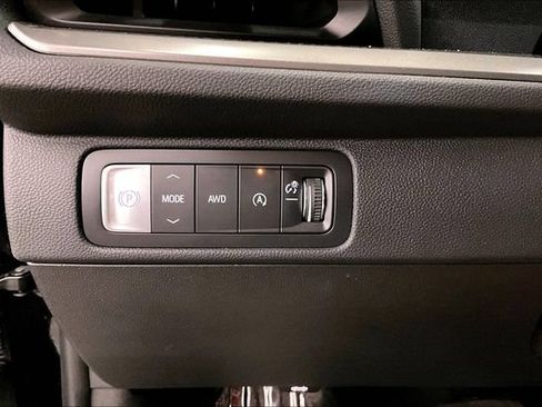 Used 2025 Chevrolet Traverse LT AWD/4WD image 38