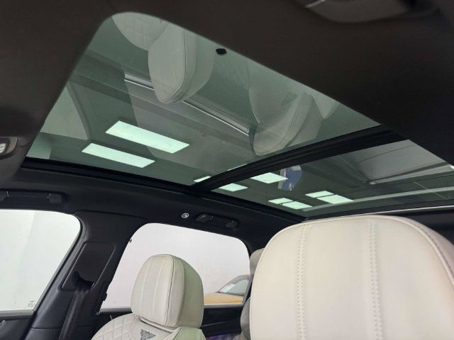 Used 2020 Bentley Bentayga AWD/4WD image 32