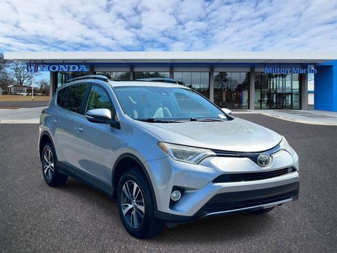 Used 2017 Toyota RAV4 XLE FWD image 1
