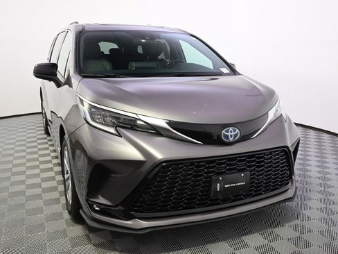 Used 2021 Toyota Sienna XSE w/ XSE Plus Package AWD/4WD image 9