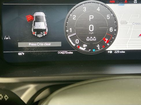 Used 2025 Land Rover Defender 110 X-Dynamic SE image 11