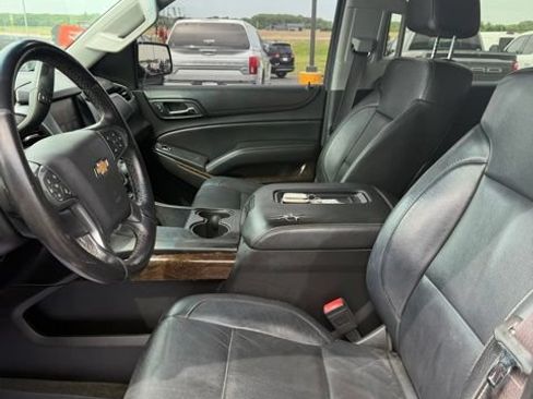 Used 2015 Chevrolet Suburban LT w/ Luxury Package AWD/4WD image 9