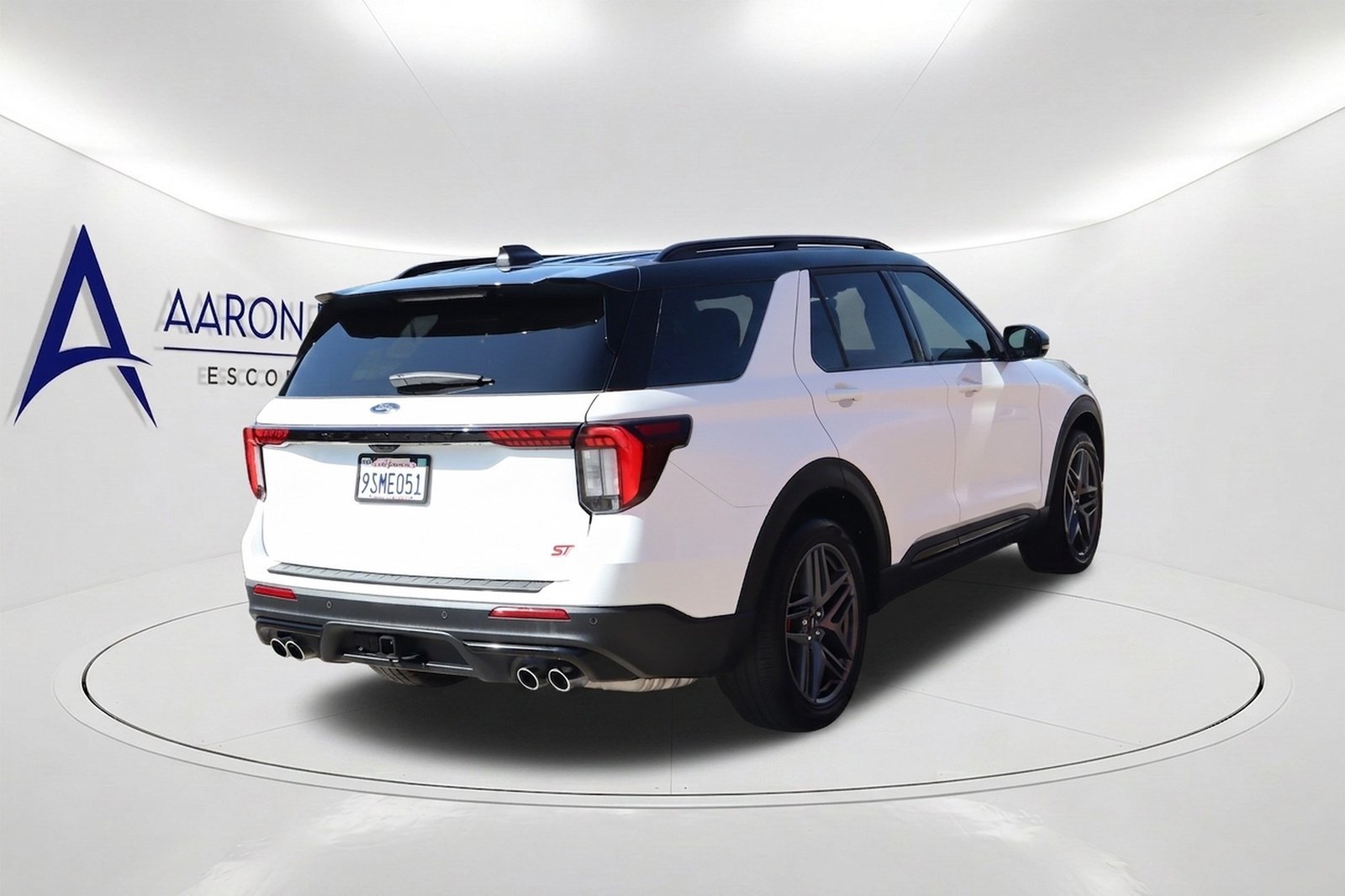 Used 2025 Ford Explorer ST RWD image 4