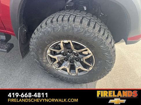 Used 2024 Chevrolet Colorado ZR2 w/ ZR2 Convenience Package III image 12