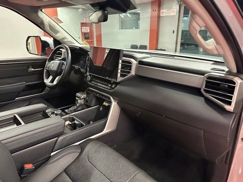 Used 2022 Toyota Tundra Limited w/ Power Package AWD/4WD image 17