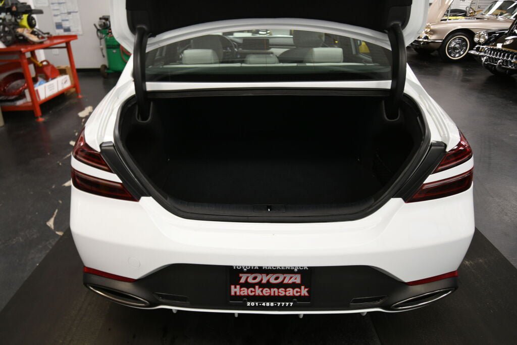 Used 2025 Genesis G70 2.5T image 23