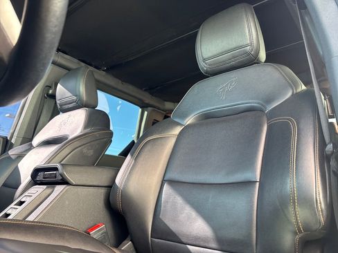 Used 2021 Ford Bronco Badlands image 9