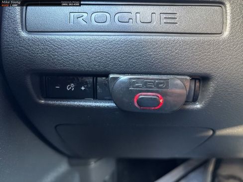 Used 2022 Nissan Rogue S image 16
