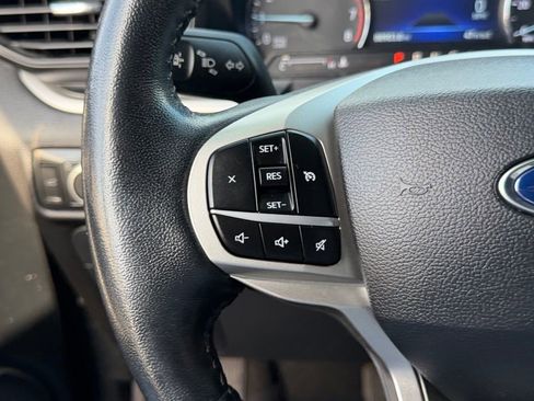 Certified 2022 Ford Explorer XLT RWD image 21